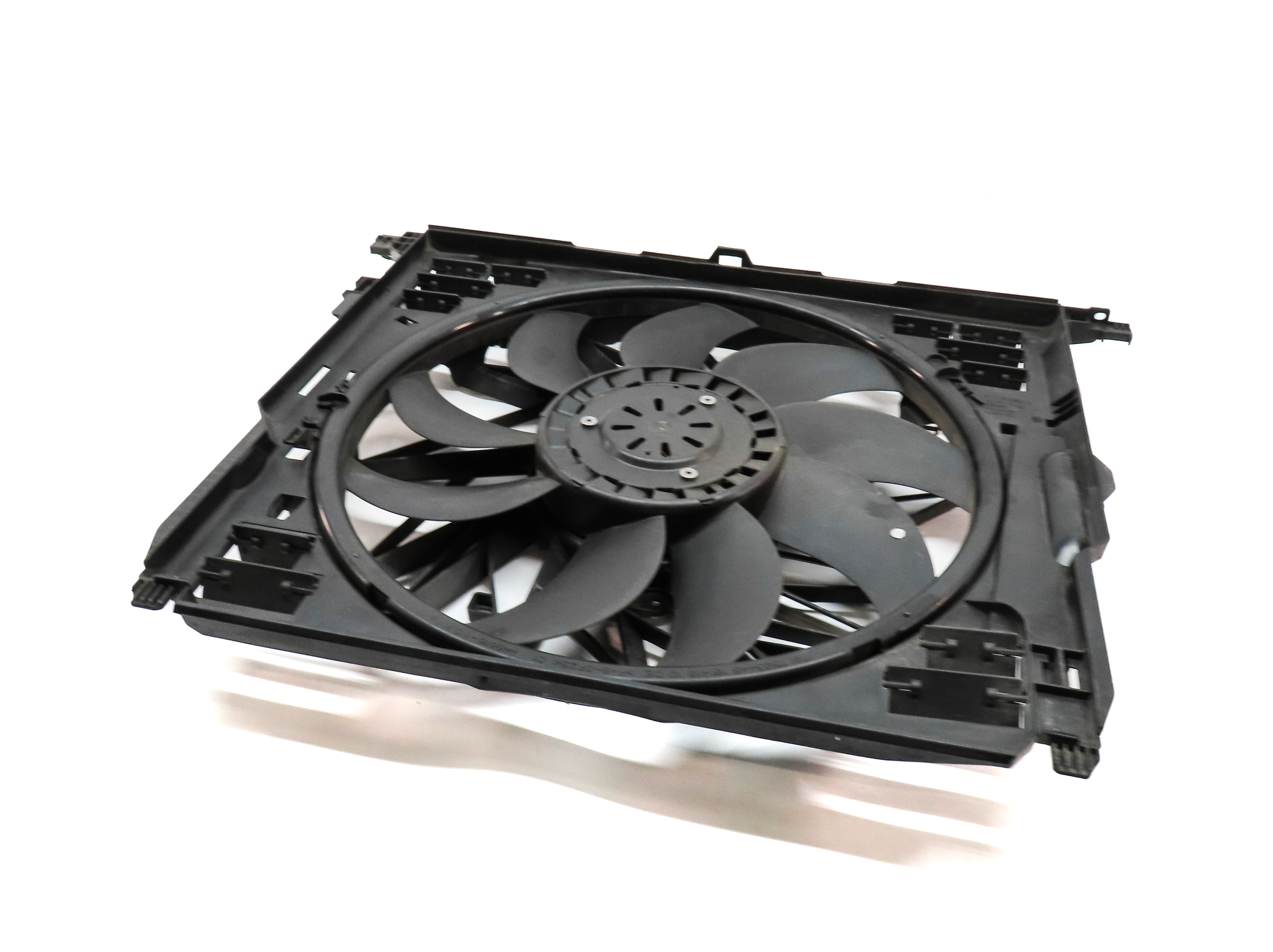 2010-2018 BMW 550i 550iGT 650i 750i B7 (F01 F06 F10) 850w RADIATOR COOLING FAN — exact item pictured